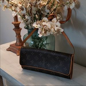 Authentic Louis Vuitton Twin Pochette GM